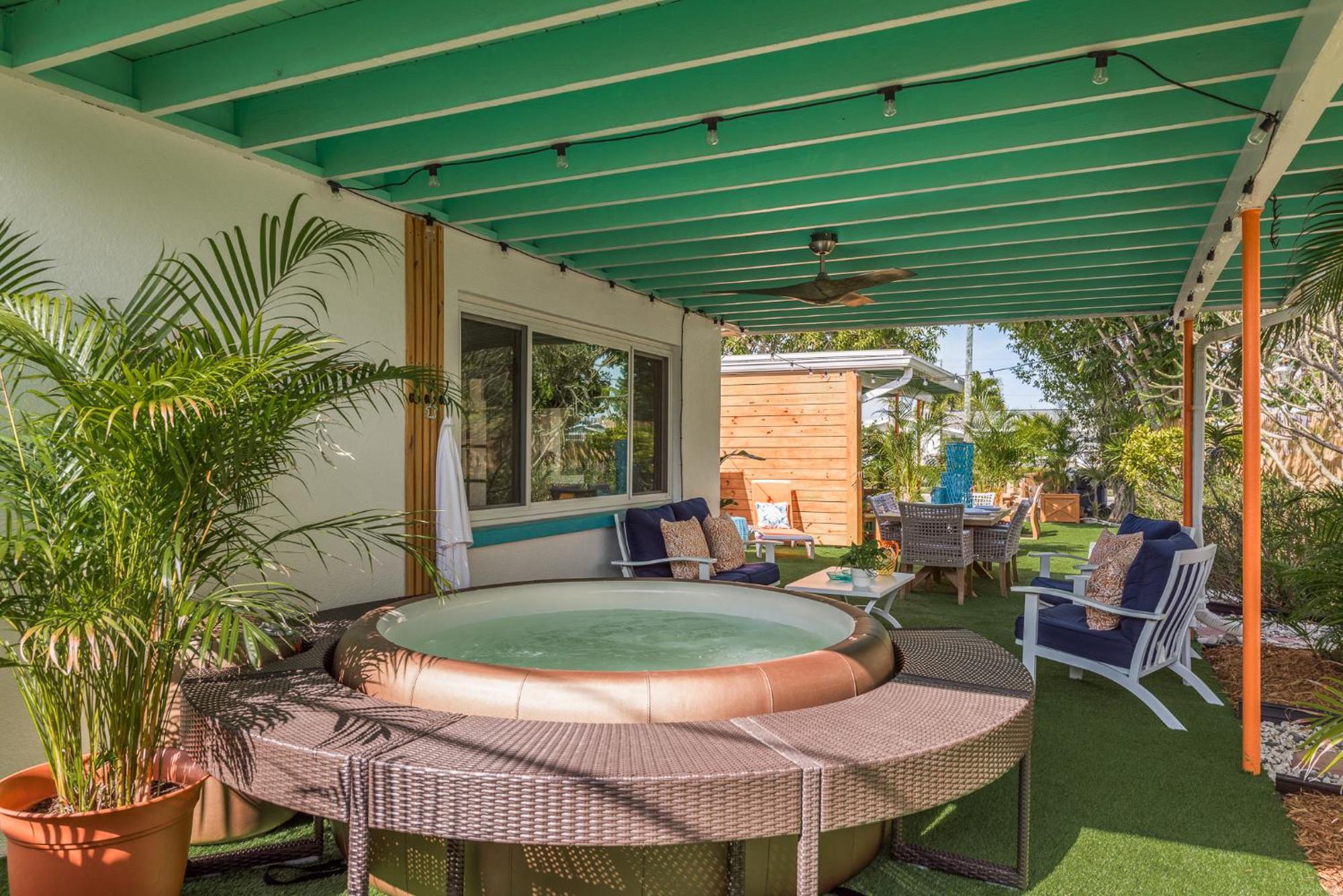 Hébergement de vacances Luxury With Hot Tub & Outdoor Oasis Blocks From The *
